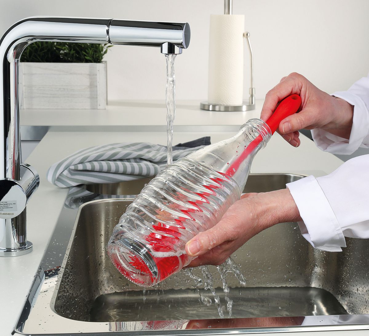 1410851431 TREND silikonový čistící kartáč červený Kuchenprofi (5)